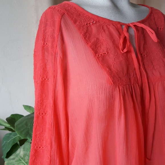 Blouse - Picture 2 of 3